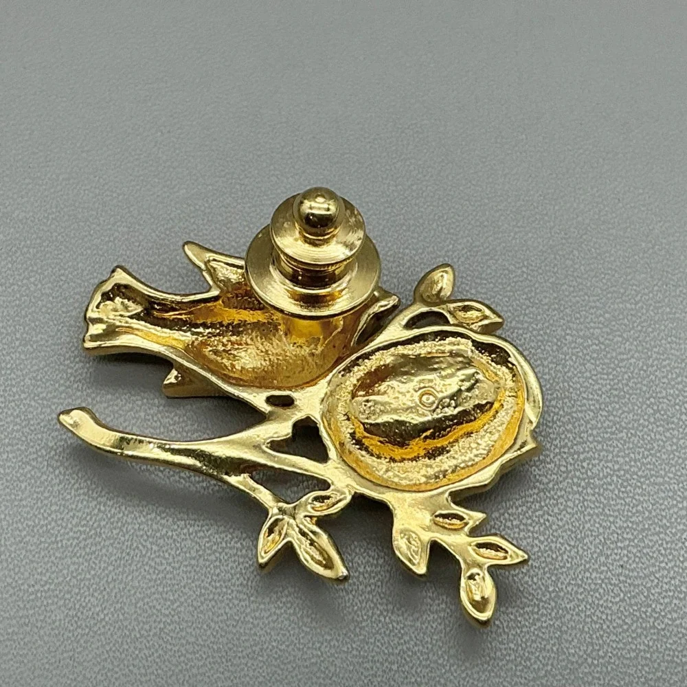Bird Nest Pin Brooch Women Gold Tone Faux Pearl Accents Vintage Style Accessory